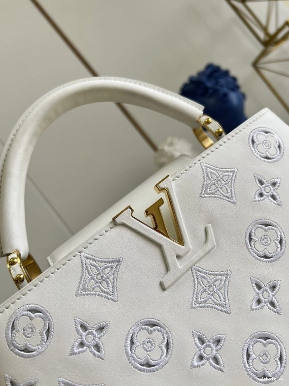 WIS BB LOUIS CAPUCINES VUITTON 0111